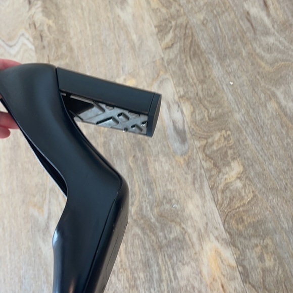 Burberry shoes - Picture 3 of 4